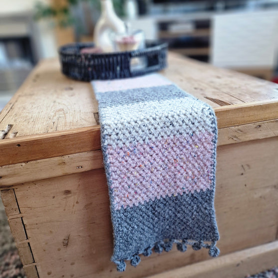 

Delicate Moss Stitch - Table Runner
2