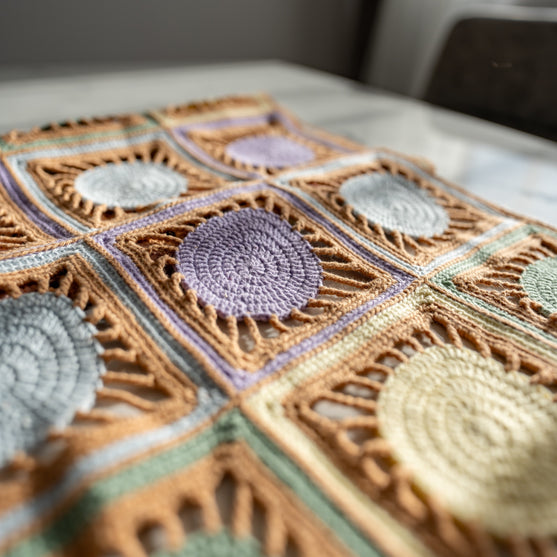 

Egg Stravagant - Table Runner
7