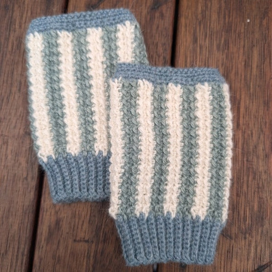 

Snowy Mitts - Fingerless Gloves
6