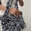 

Trendy Everyday Handbag
11