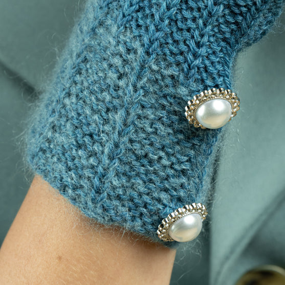 

Freja - Wrist Warmers
6