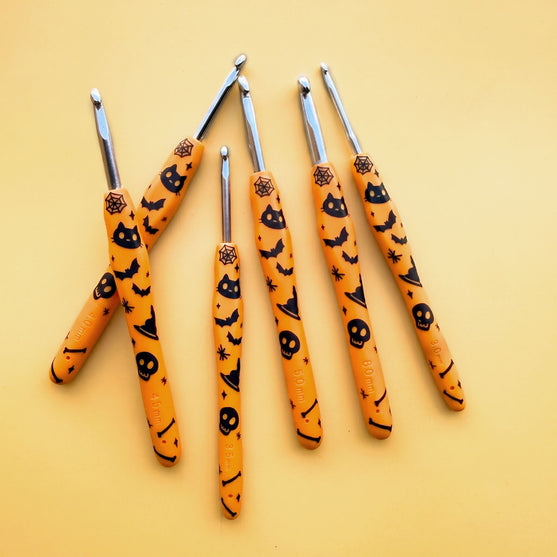 

Easy Touch Crochet Hook Set - Halloween - Hobbii
2