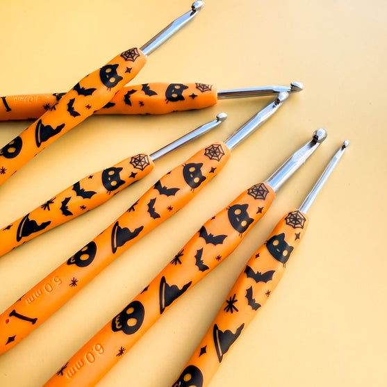 

Easy Touch Crochet Hook Set - Halloween - Hobbii
3
