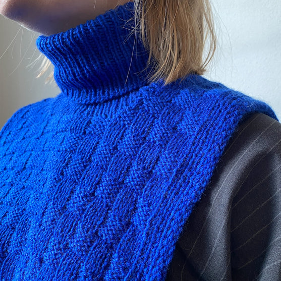 

Easy Square Neck
1