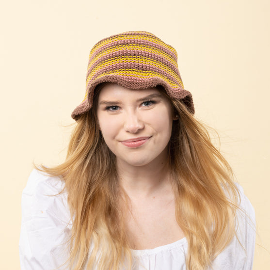 

Sopka - Chapeau seau avec bordure
6
