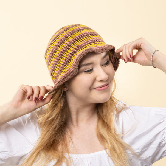 

Sopka - Chapeau seau avec bordure
1