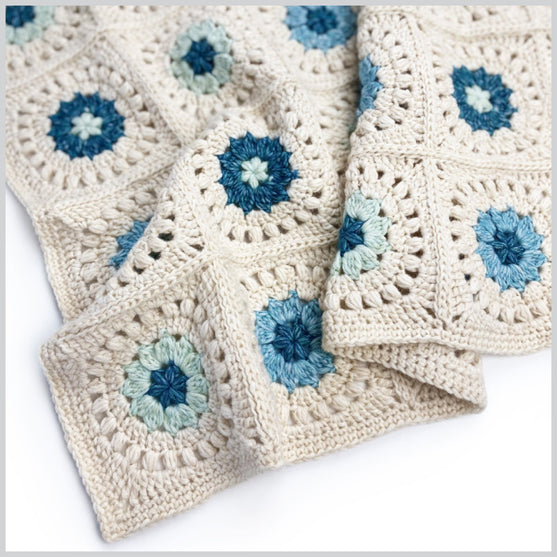 

Blossom Throw - Couverture
1