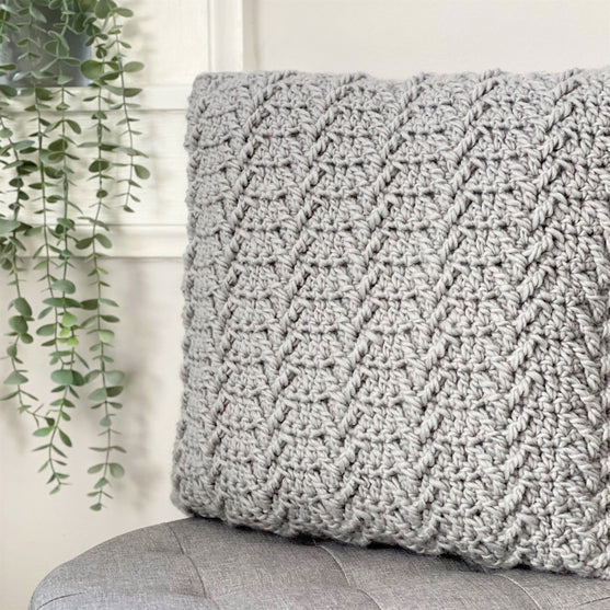 

Jerome - Cushion
6