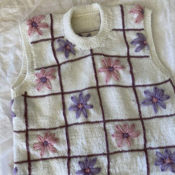 

Flower Puff - Vest
1