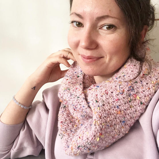

Lilia - Infinity Scarf
1