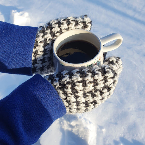 

Houndstooth Harmony - Mittens
3