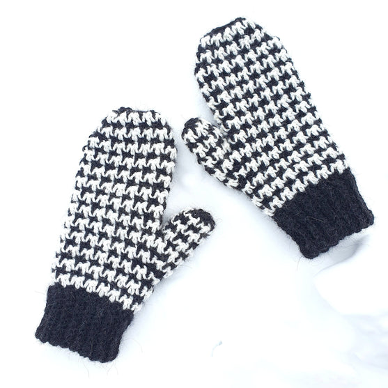 

Houndstooth Harmony - Mittens
1