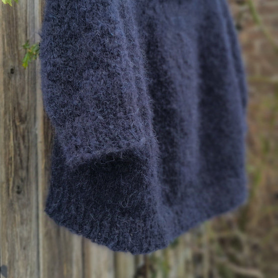 

Suri – Sweater
5