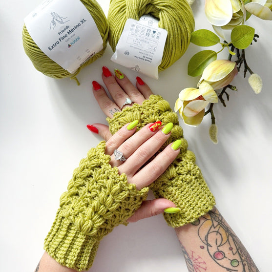 

Amarië - Fingerless Gloves
4