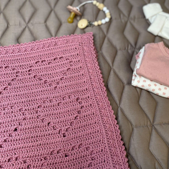 

Lovely Hearts Bamboo – Baby blanket
2