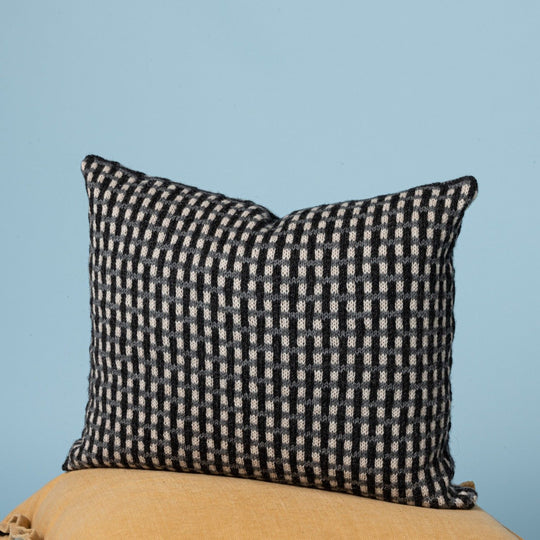 Norge - Pillow with braid pattern