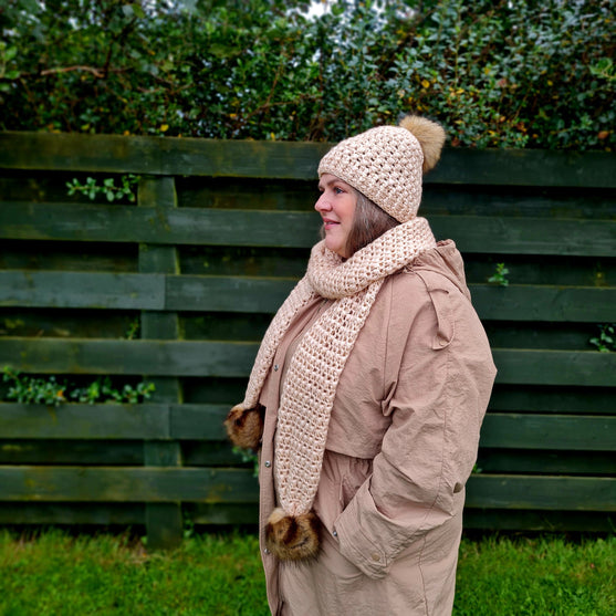 

Soft Glow - Hat & Scarf Set
3