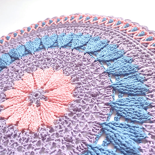 

Gwendolyne - Doily
4